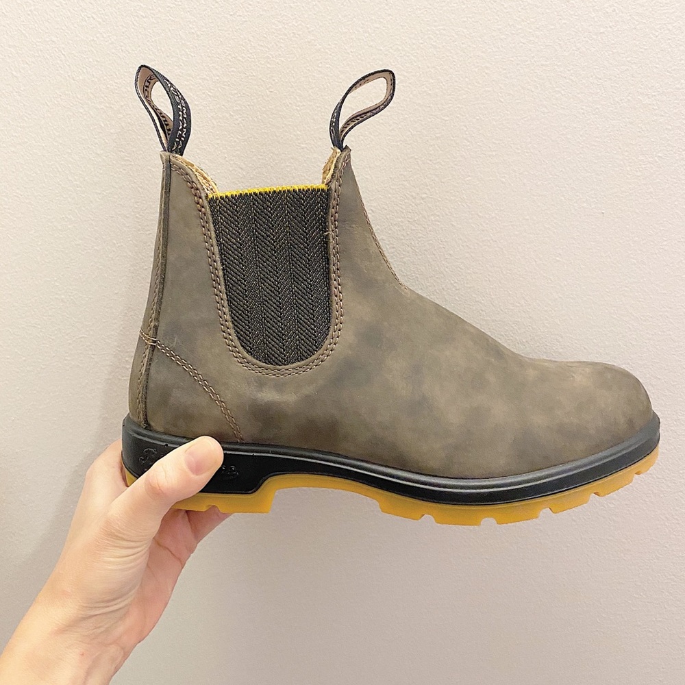 Women’s size 7.5 Blundstone leather Chelsea boots